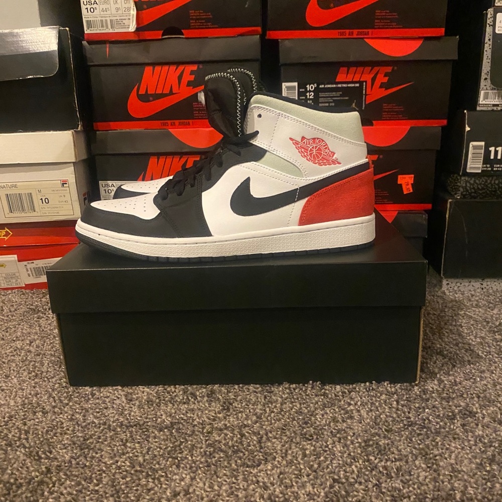 Jordan 1 mid